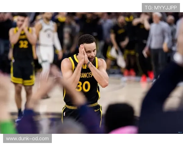 库里无球跑位拉空位三分 比上季更高效输出