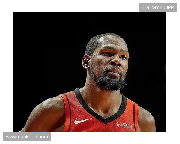 杜兰特凌晨豪宅自拍，灯光全开活像拍MV事儿啊！