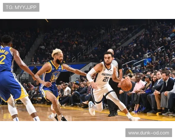 班恩无球跑位为莫兰特拉开空间，较上赛季三分更高效