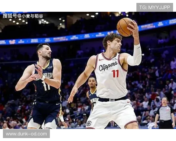 布鲁克·洛佩斯利用挡拆拉开空间提升三分效率明显领先队内内线